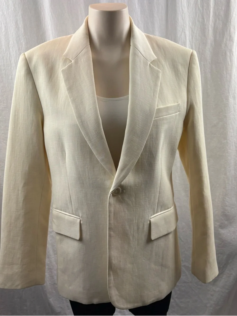 Nili Lotan's 'Francoise' oversized blazer in Ivory 2 - Picture 5 of 14